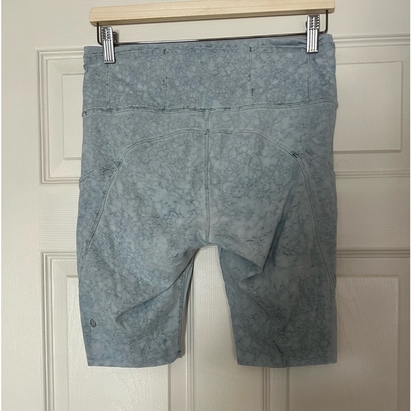 Lululemon 8” Shorts With Pockets - Picture 2 of 2